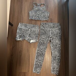 OV TechSweat Workout Set — Snow Leopard